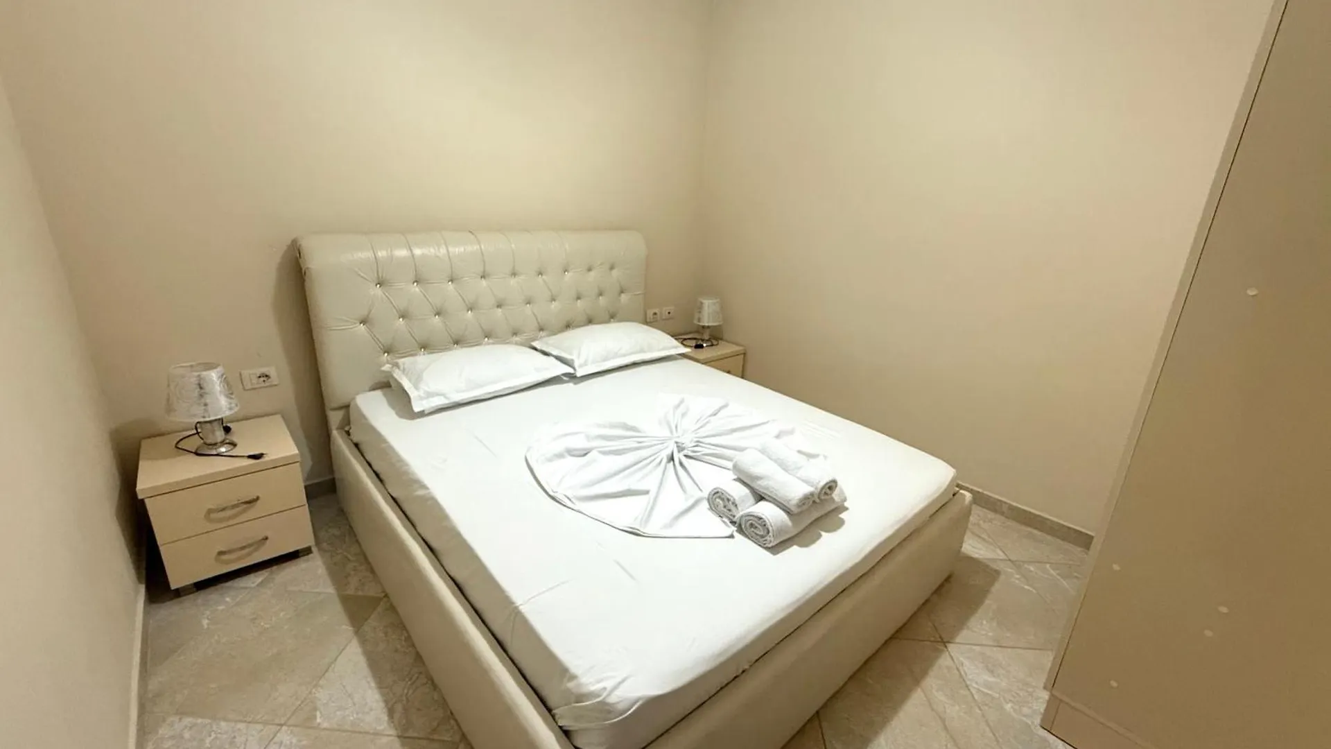 Drini'S Accomodation Vlorë Appartamento